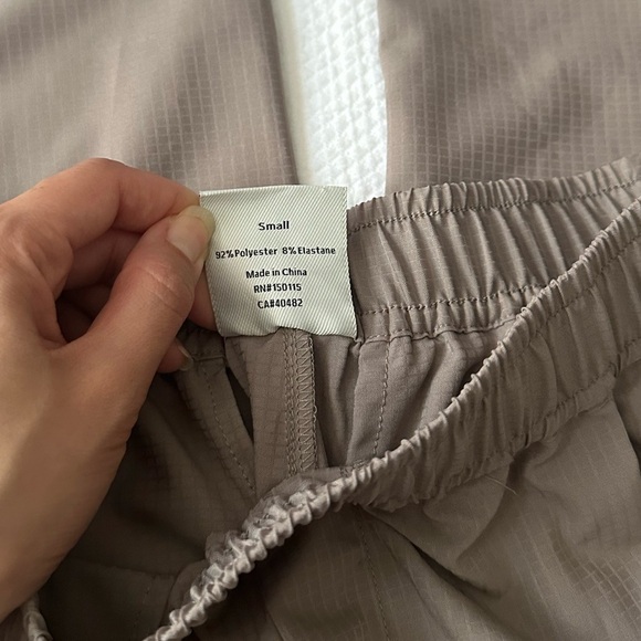 Varley Tacoma Straight Pleat Pant 28" in Cinder - Picture 4 of 8